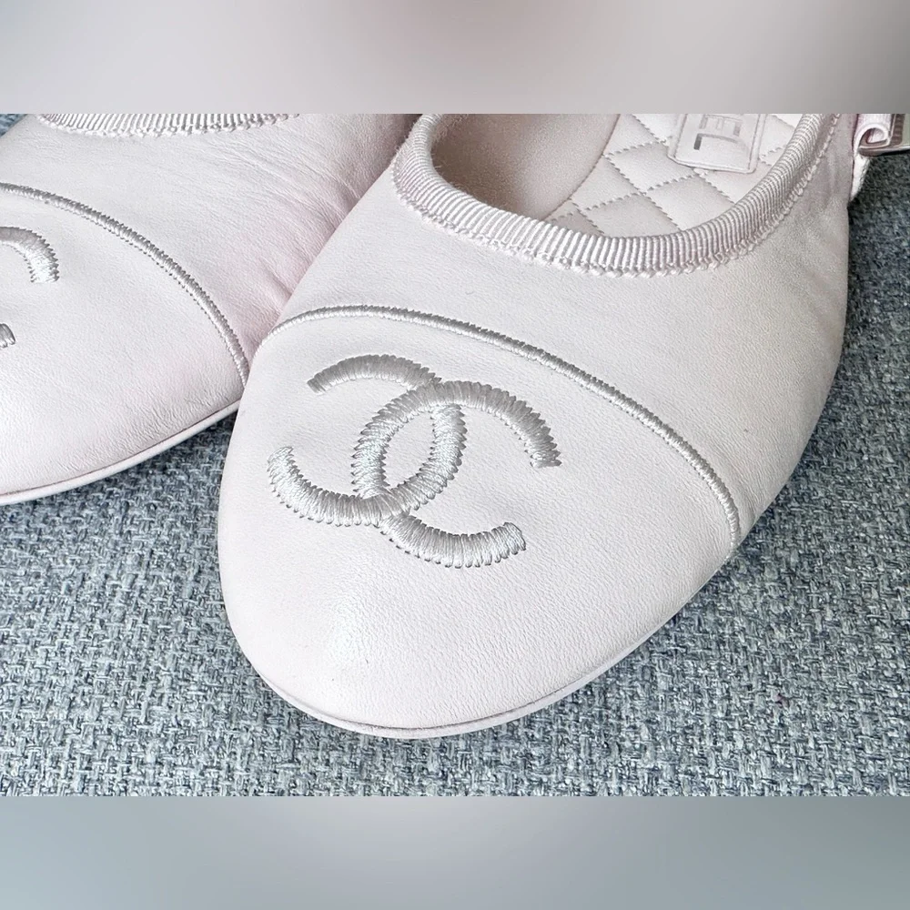 NEW CHANEL CC LOGO LIGHT PINK LEATHER MARYJANE BALLET FLATS SILVER BUCKLE 39 - Picture 10 of 16